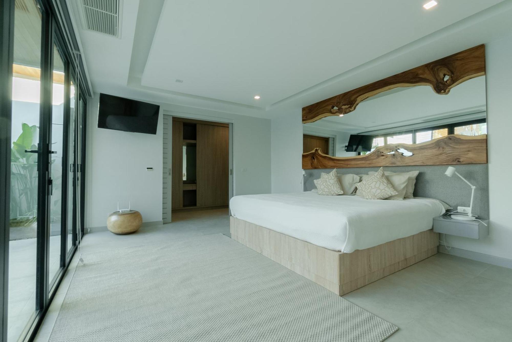 Fully Renovated Pool 4br Bangtao And Layan In Cheong Thalea, Vila