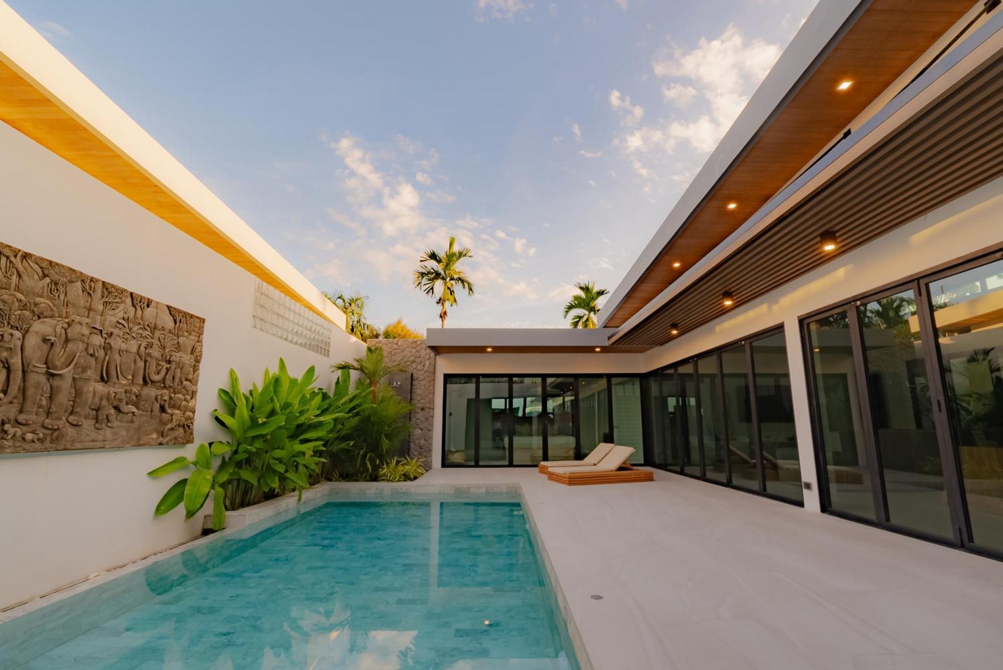Fully Renovated Pool 4br Bangtao And Layan In Cheong Thalea, Vila
